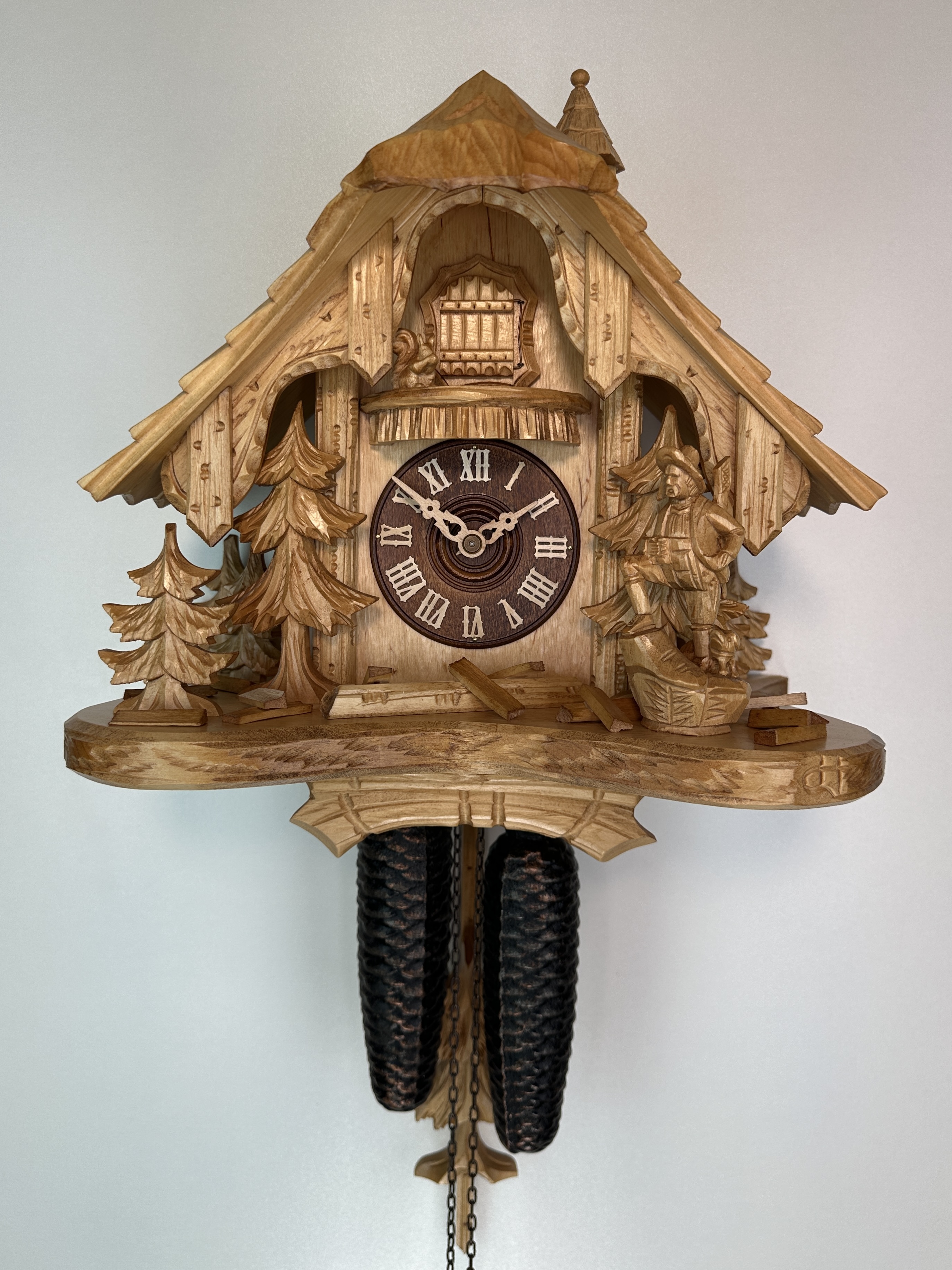 8 Days Cuckoo Clock Black Forest House with hunter and squirrel