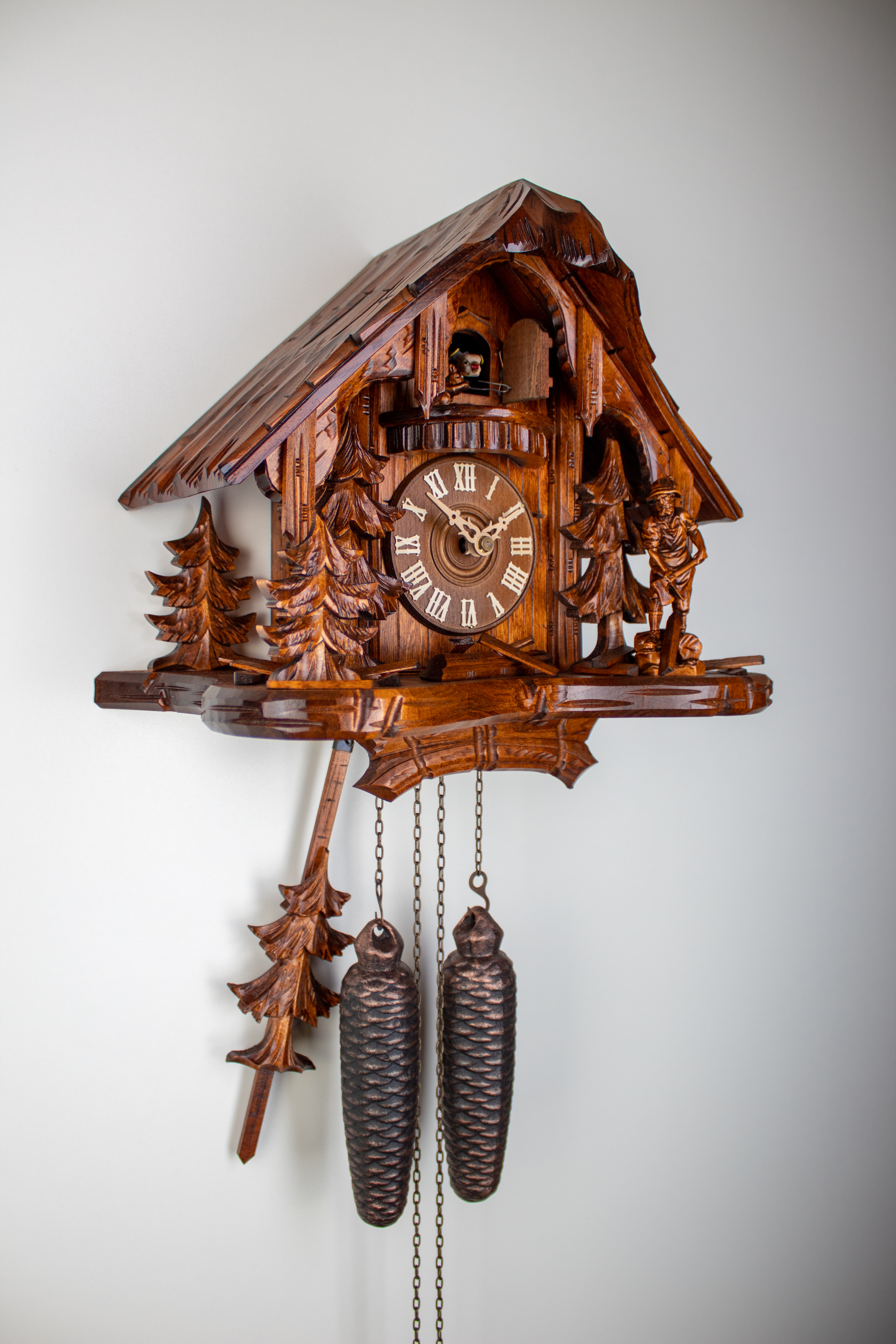 8 Days Cuckoo Clock Black Forest House with woodcutter and squirrel