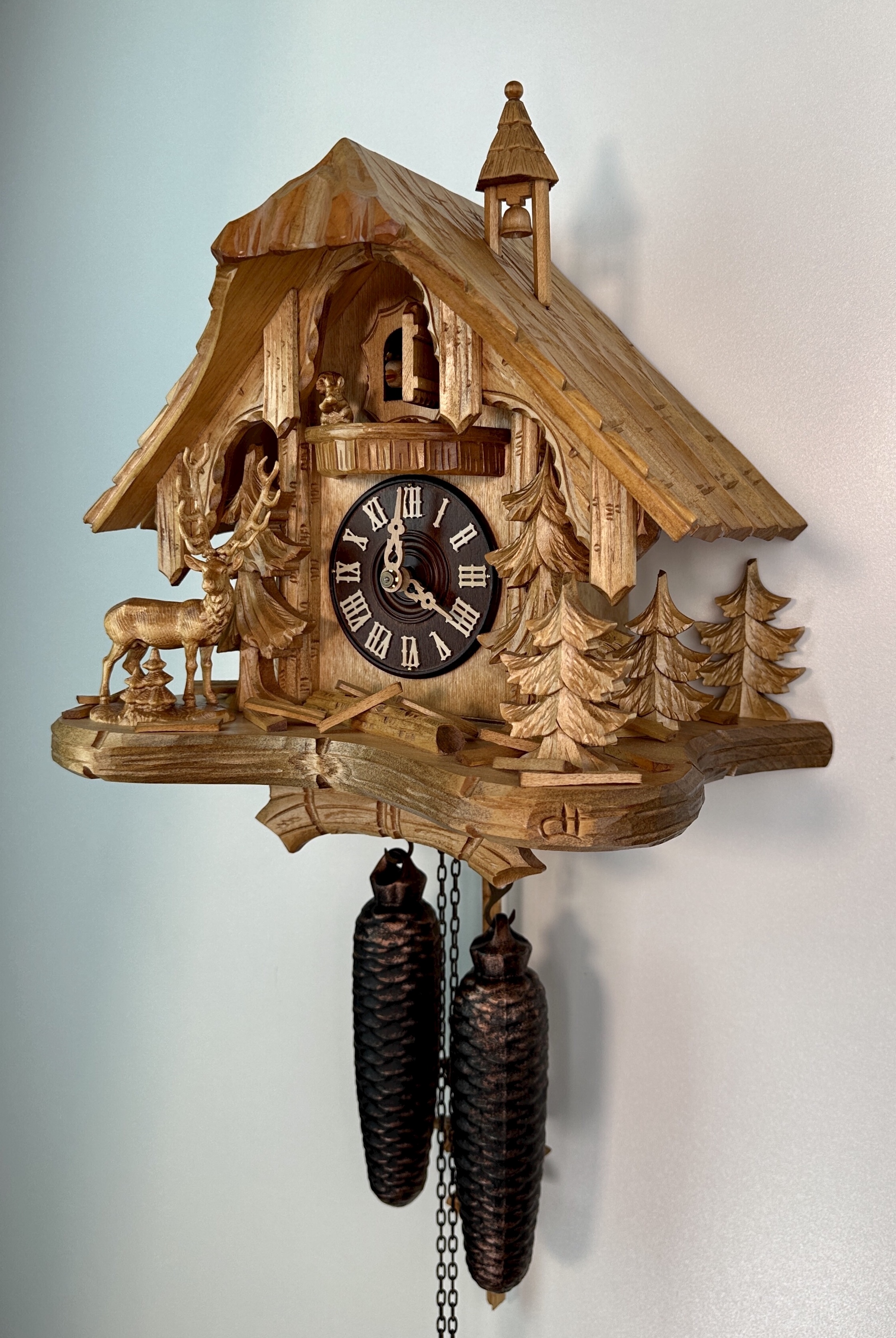 8 Days Cuckoo Clock Black Forest House with deer and squirrel